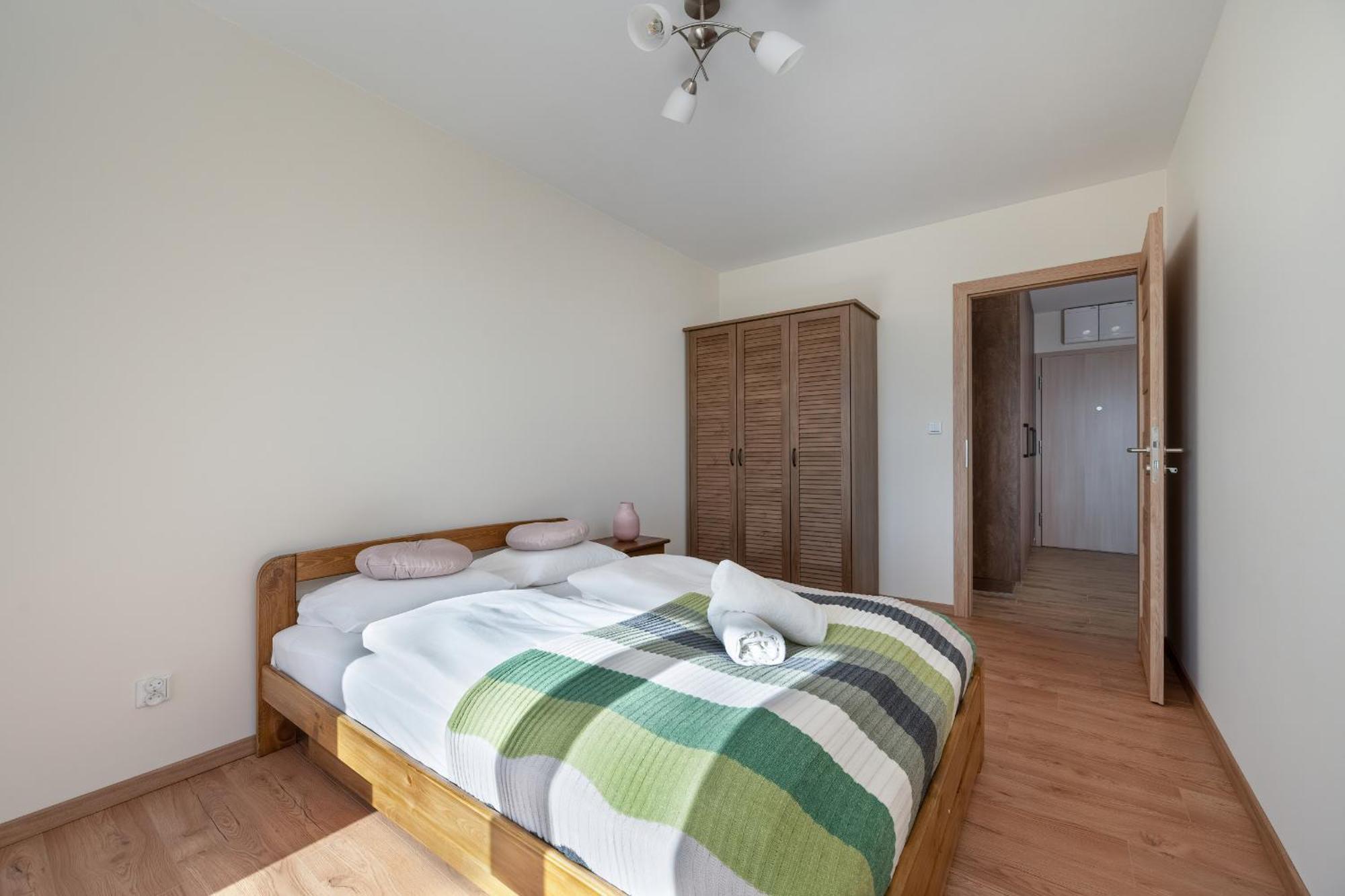 Wroclaw 1-Bedroom Apartment With Parking & Balcony By Noclegi Renters Exterior foto